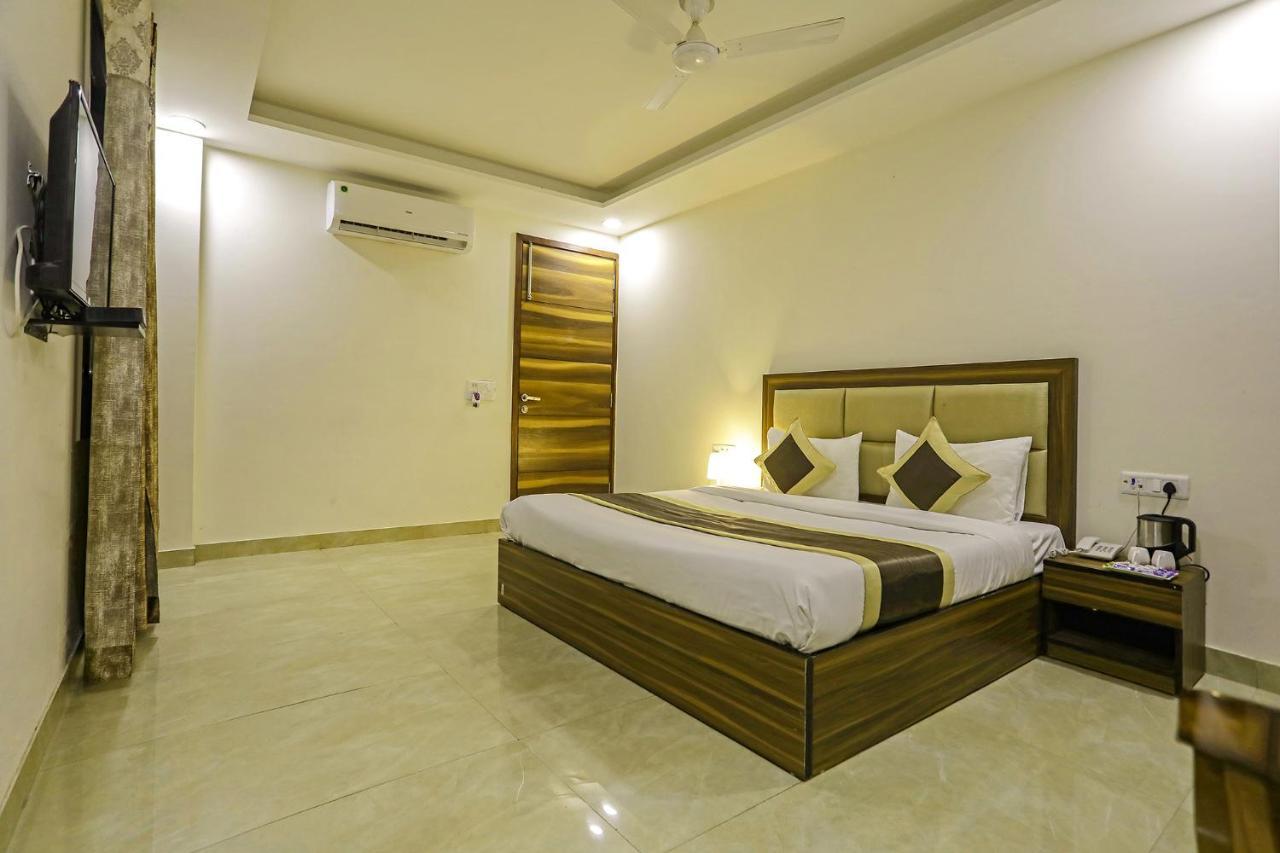 Fabhotel White House Bnb - Nr Yashobhoomi Convention Centre Delhi  Exterior photo