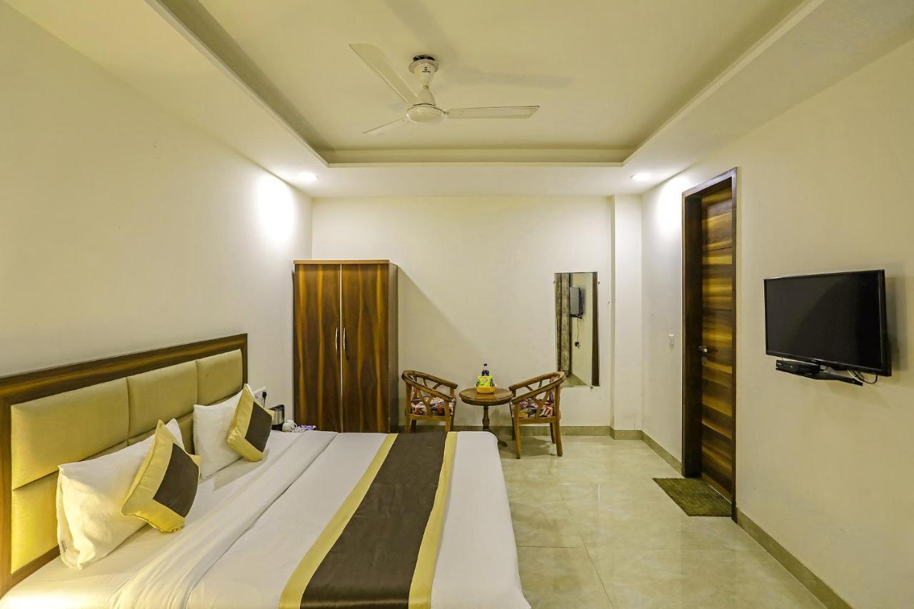 Fabhotel White House Bnb - Nr Yashobhoomi Convention Centre Delhi  Exterior photo
