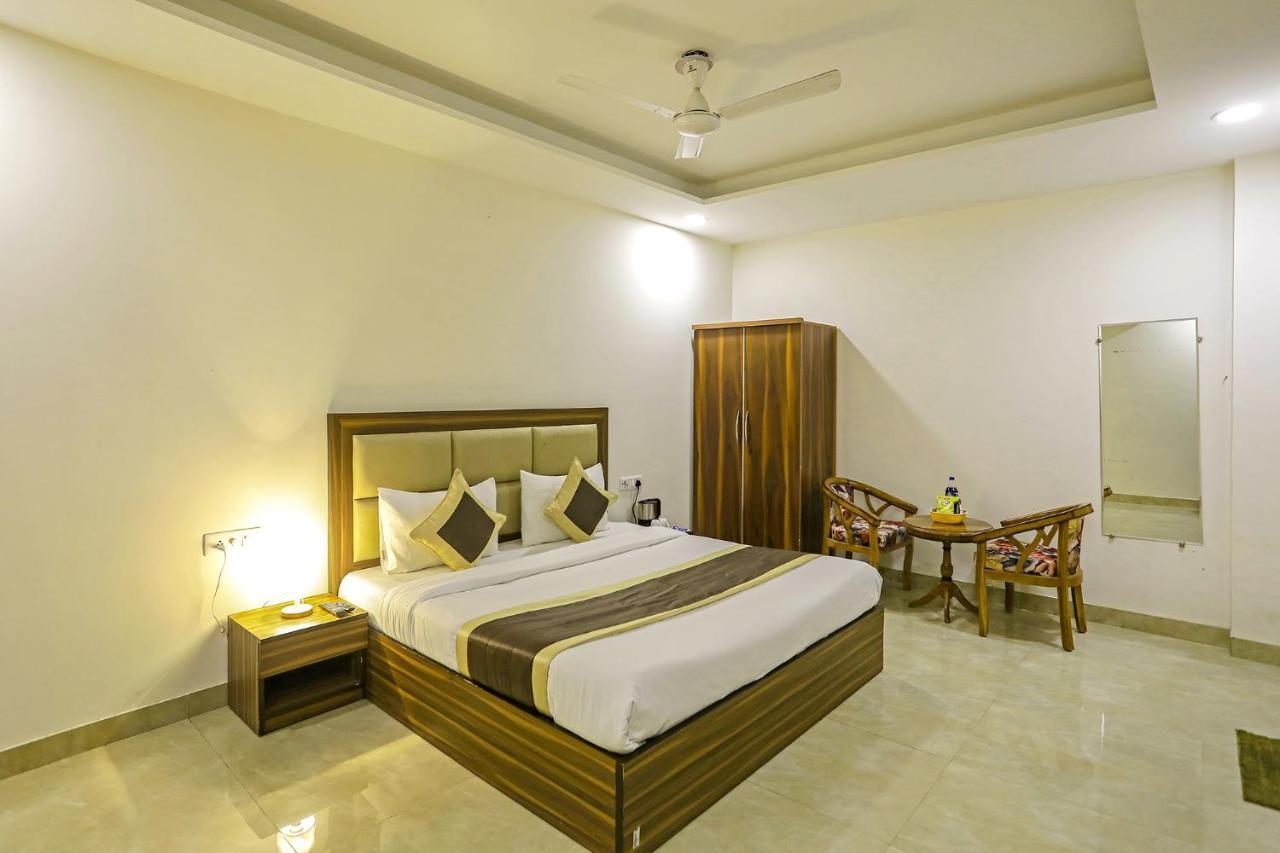 Fabhotel White House Bnb - Nr Yashobhoomi Convention Centre Delhi  Exterior photo