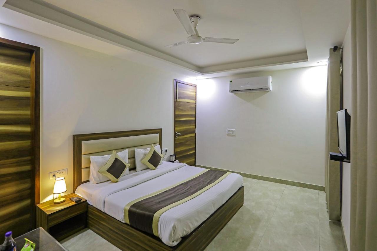 Fabhotel White House Bnb - Nr Yashobhoomi Convention Centre Delhi  Exterior photo