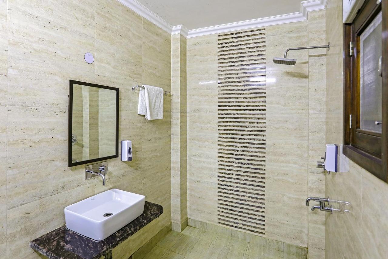Fabhotel White House Bnb - Nr Yashobhoomi Convention Centre Delhi  Exterior photo
