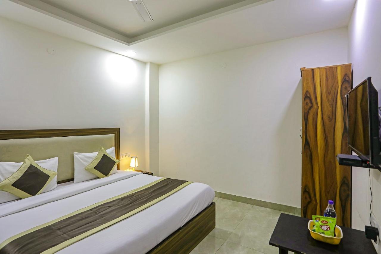 Fabhotel White House Bnb - Nr Yashobhoomi Convention Centre Delhi  Exterior photo